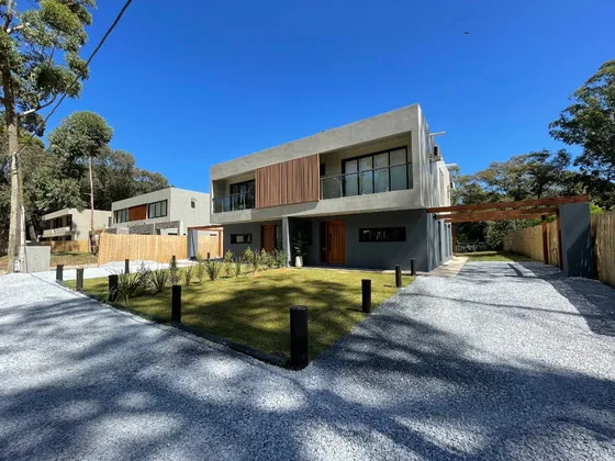Casa En Complejo Solanas Resort Completa Para 8 Personas Con Piscina Climatizada, Punta Del Este 2025.
