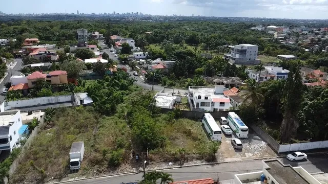 Vendo Solar En Alto Del Parque A Pocos Minutos De Av. Jacobo Majluta Y Av. Hermanas Mirabal, Santo Domingo Norte, Rep.dom