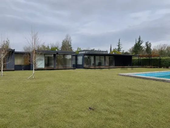 Se Vende Casa / Parcela En Colina Chicureo