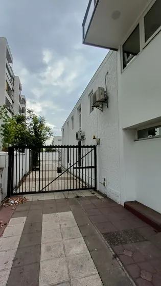 Edificio Para Local Comercial, Oficinas Y Bodega