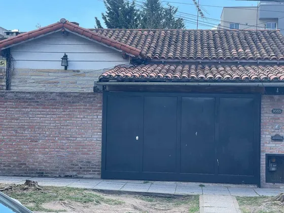 Venta Casa 4 Ambientes, 3 De Febrero
