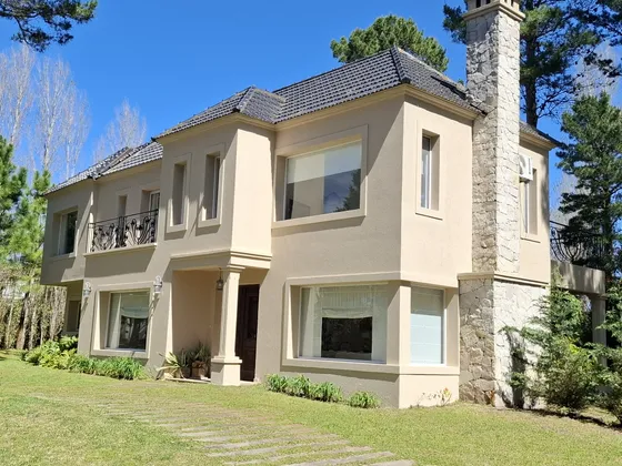 Casa . Terrazas Al Golf . Pinamar 2025.