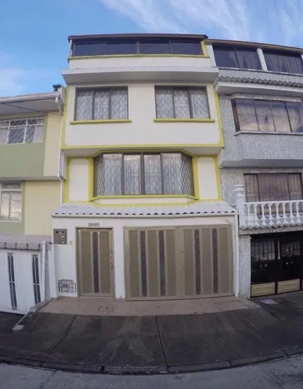 Casa En Venta Barrio Santa Clara, Ubicación Central De Alta Proyección Comercial.