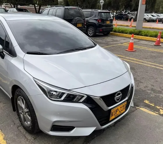Nissan Versa 1.6 Sense
