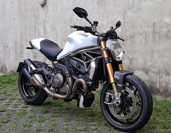Ducati Monster 1200 S  Blanca Como Nueva