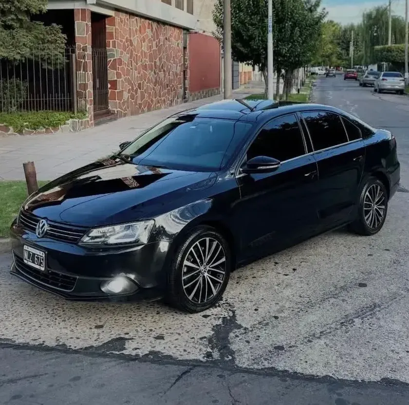 Volkswagen Vento 2.0 Sportline TSI 200 HP Bi-Xenon DSG