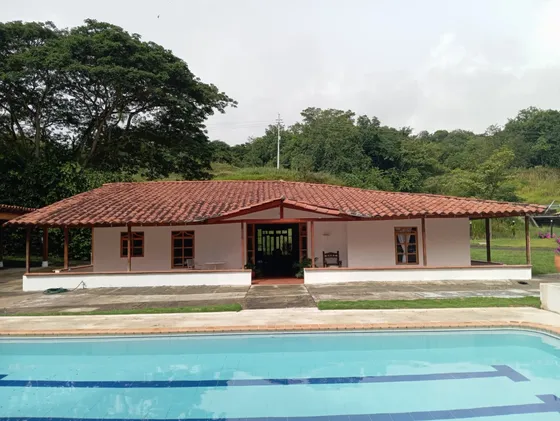 Finca En Venta En Puente Iglesias. Cod V12242