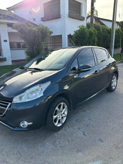 Peugeot 208 1.5 Allure Touchscreen