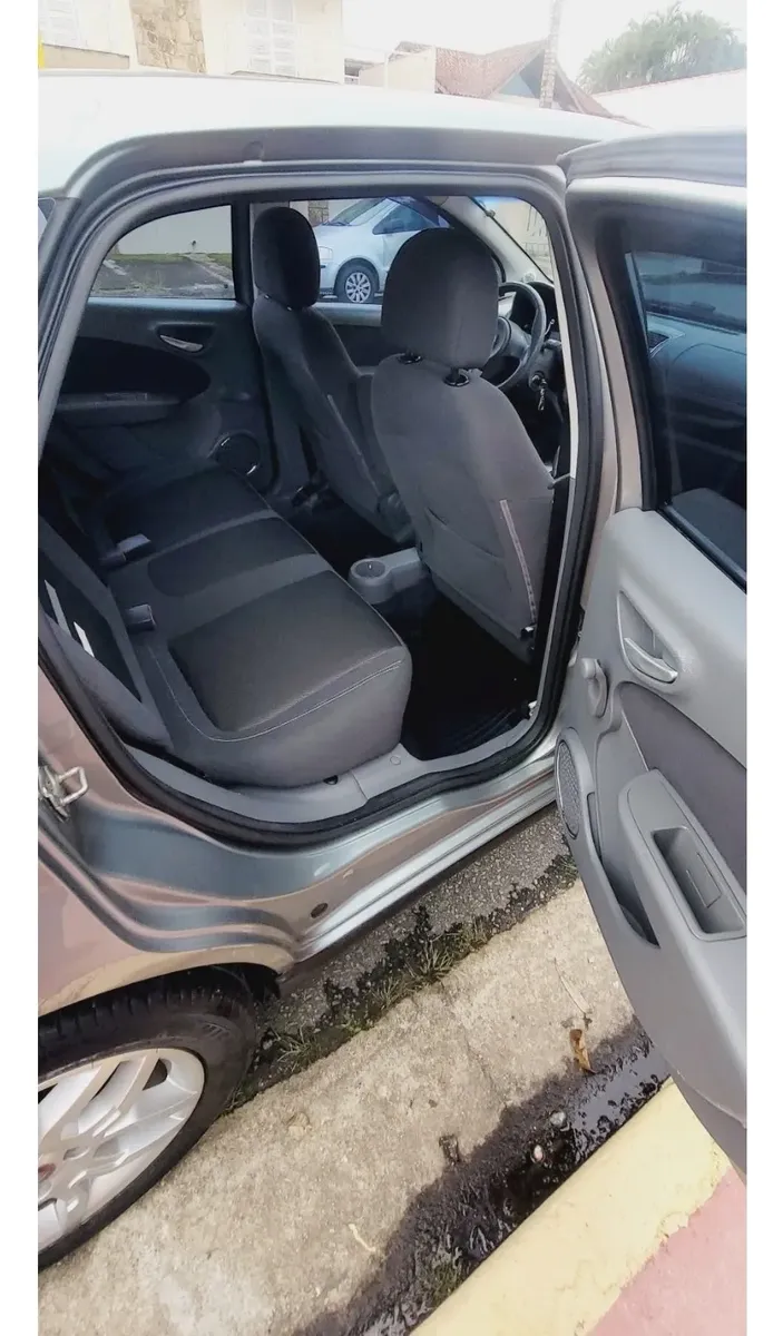 Fiat Grand Siena 2013 1.6 16v Essence Flex Dualogic 4p — foto 5