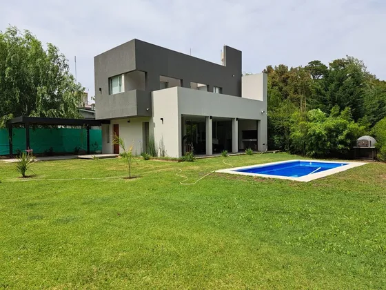 Alquilo Casa Barrio Parque Necochea 