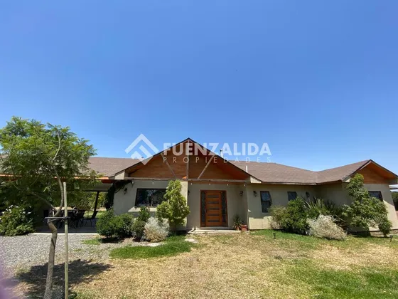 Casa En Venta De 4d 3b En Condominio En Talagante