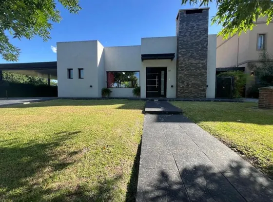 Casa En Venta 3 Dormitorios Barrio San Alfonso Pilar Del Este
