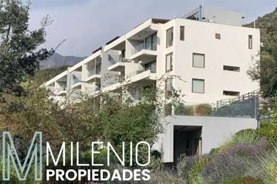 Espléndida Propiedad Con Amplio Jardín Privado.