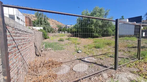 Sitio En Venta En Condominio Consolidado Cercano A Colegios.