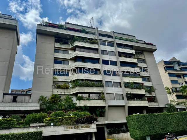 En Venta Espectacular Apartamento -  Urb. Colinas De Valle Arriba.