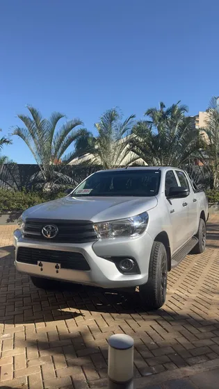 Toyota Hilux 4x4 Dc Dx 2.4 Tdi 6mt Pick Up
