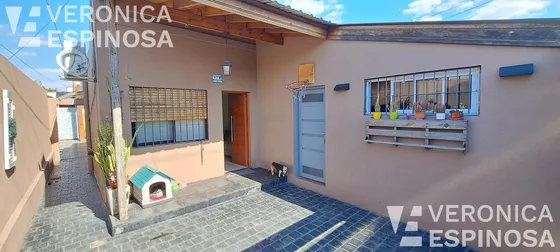 Casa En Venta  De Seis Ambientes, Moron Sur.