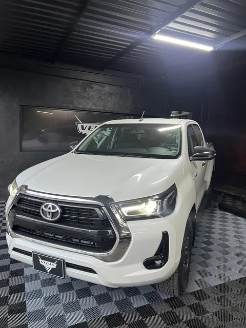 Toyota Hilux 2.7l At