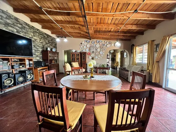 Casa En Venta En Gonnet, 1 Dorm., Pileta Y Parque