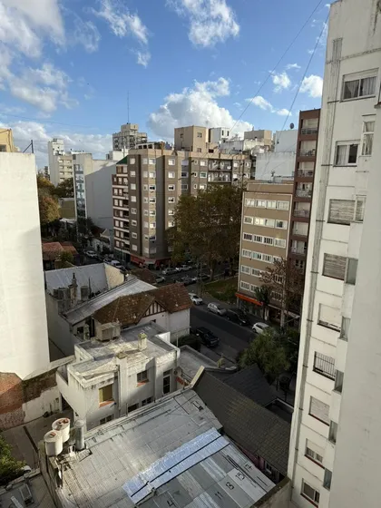 Departamento En Calle Colón Muy Luminoso
