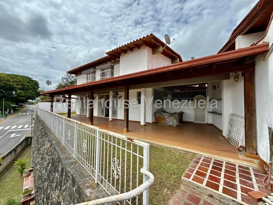 Gran Oportunidad De Adquirir Una Casa  Con Hermosa Vista Y Jardin En Santa  25-23672paula 