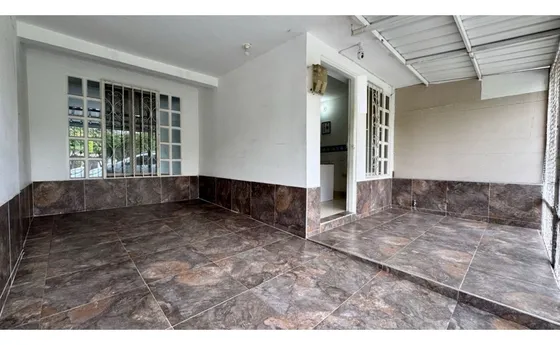 Casa De Dos Pisos En Venta - Barrio Bulevar De Las Mercedes Palmira