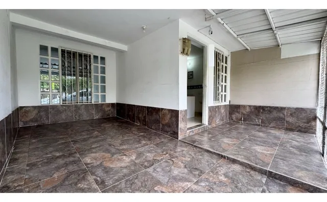 Casa De Dos Pisos En Venta - Barrio Bulevar De Las Mercedes Palmira