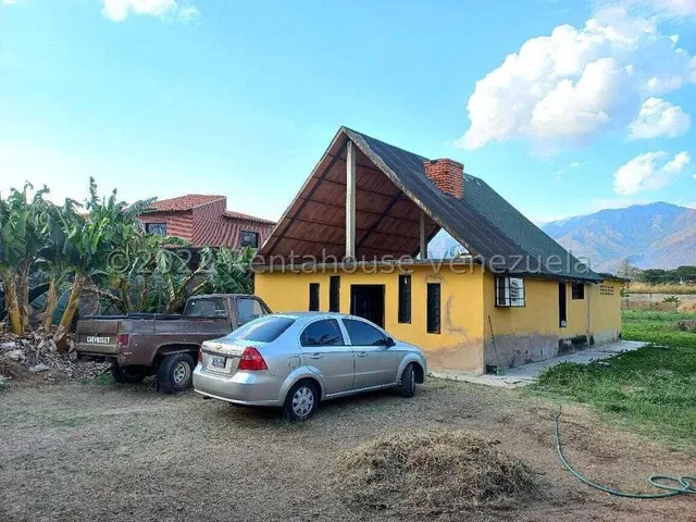 Lote De Terreno Y Casa En Sector Mini Granjas De San Diego El Lote De Terreno Tiene 2,432 Mts2 Y 170 Mts2 De Construccion, Casa Tipo Chalet De Dos Plantas, Tanque Subterraneo De 20.000 Litros, 