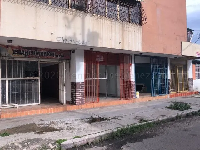 Jv En Venta Local Comercial A Pie De Calle Rejas De Seguridad Muy Espacioso Muy Cerca Del Centro De Guacara