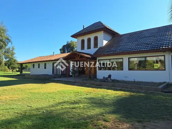 Casa En Venta De 4 Dorm. En Peñaflor Locomoción