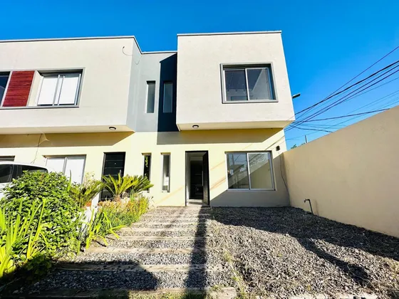 Duplex En Venta De 3 Ambientes En Villa Ariza, Ituzaingo Norte
