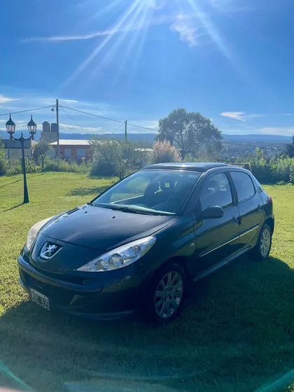 Peugeot 207 1.4 Sedan Hdi Xt