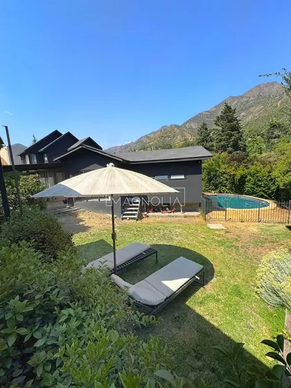 Casa En Venta En El Arrayan De 6 Dorm.