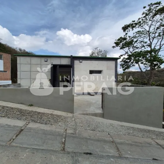 Casa/ Venta/ El Hatillo Caicaguana/ 2-3-2/ 150 M2/ Ref: $60.000,00