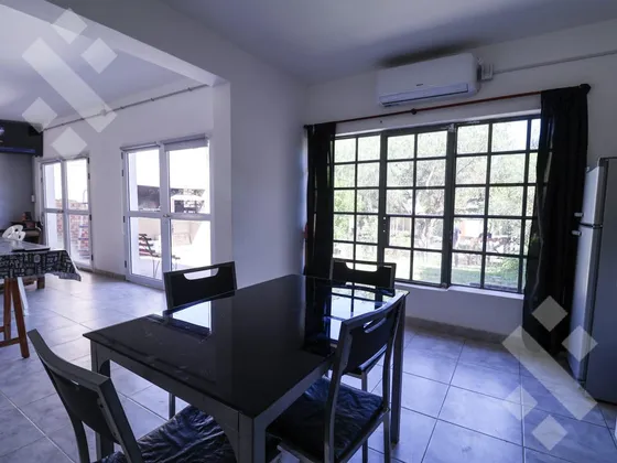 En Venta, Casa De 2 Dormitorios Con Piscina,  Lago Pellegrini