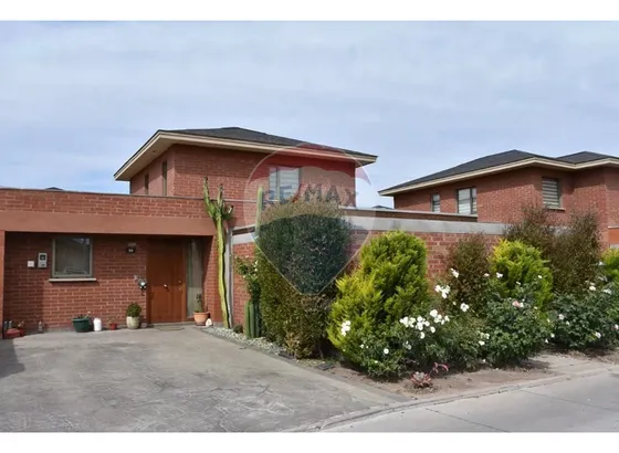 Arriendo/3dormitorios+home Office/valle Araucarias