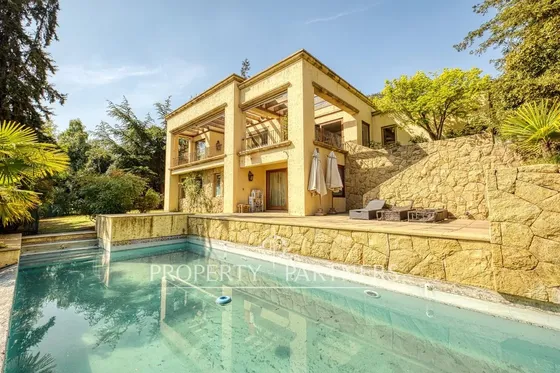 Valle Escondido. Gran Casa Estilo Provenzal. Linda...