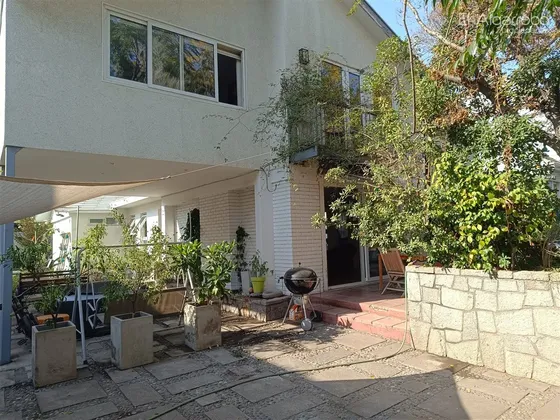 Casa Remodelada De 4 D Jardín Del Este, Vitacura