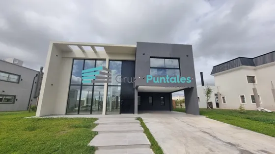 Hermosa Casa A Estrenar En Barrio Lagos De Canning, Con 3 Dormitorios Y Piscina