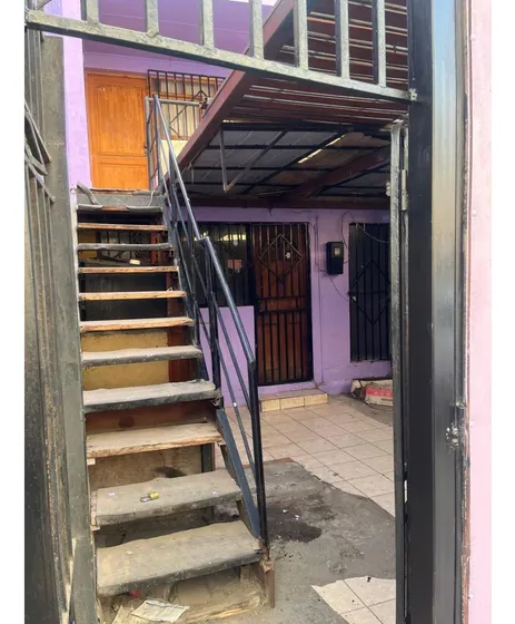 Venta De Casa 3 Dormitorios Con 2 Baños, Buena Ubicación