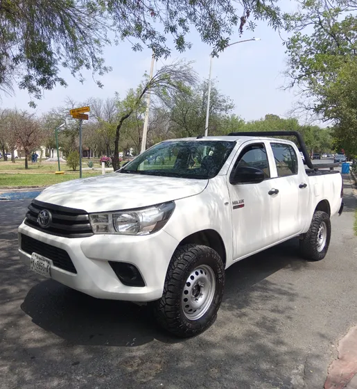 Toyota Hilux 2.8 Tdi Cabina Doble Mt