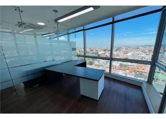 Hermosa Oficina En Arriendo, Sector Santa Barbara, Usaquen