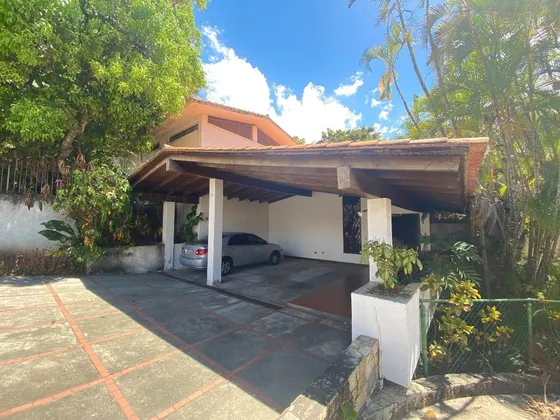 Venta | Terreno De 6.106 M2 En Los Chorros