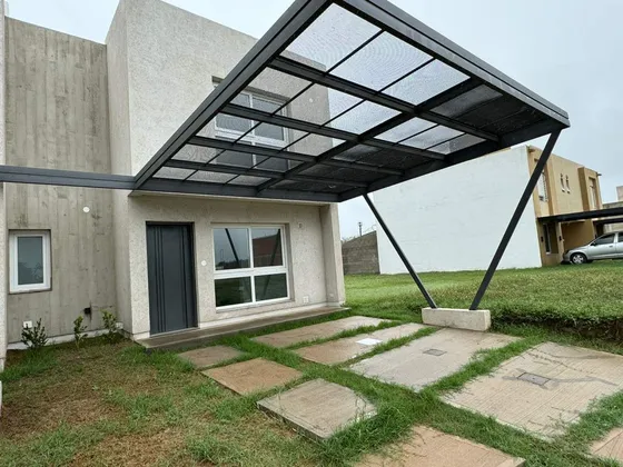Duplex En Venta 3 Dormitorios Zona Sur Barrio Con Seguridad
