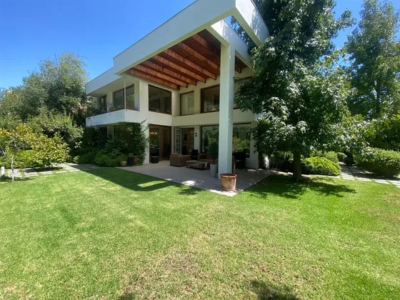 Casa En Arriendo De 5 Dorm. En Las Condes