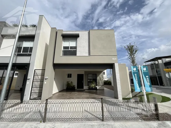 Casa De 2 Plantas En Venta En Apodaca
