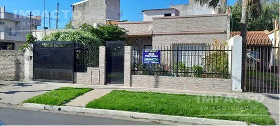 Venta - Casa En Isidro Casanova