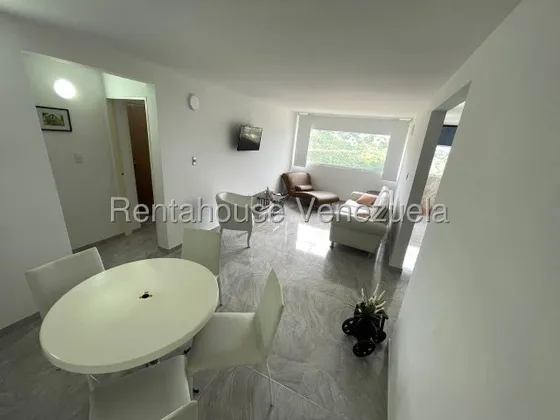 Apartamento Remodelado En Venta En Los Naranjos Del Cafetal, Mls 25-23658, Isabel Salon