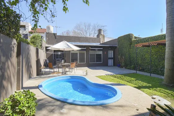 Venta Casa 5 Ambientes En Lavallol Con Jardin Y Quincho