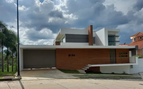 Angelica Rivas Vende Casa En Terrazas Del Country, Guataparo